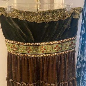 Perfect boho strapless velvet crush dress w lace accents.